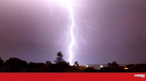 Previsão Meteorológica Atenção Dez distritos de Portugal continental