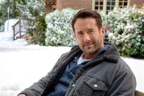 Interview - Finding Father Christmas - Niall Matter | Hallmark Movies and Mysteries