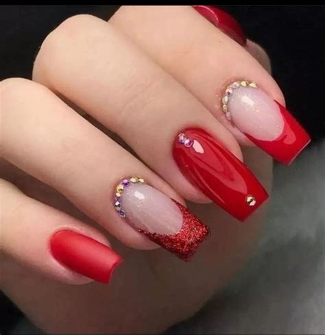 Seja uma especialista em designer de unhas e faça uma renda mensal de