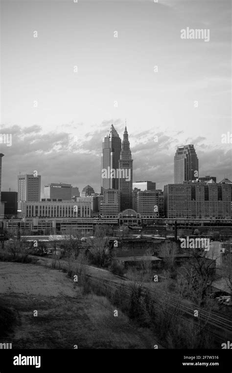 cleveland ohio skyline at sunset Stock Photo - Alamy