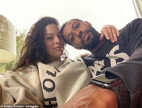 Naked Ashley Graham Flashes Her Unshaven Armpits In Stunning Selfie Ashley Graham Ashley