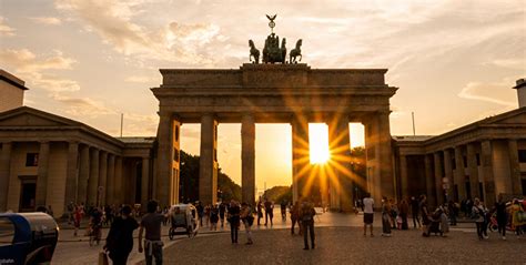 Berlin Im Besonderen Licht Abendliche Stadtrundfahrt Mit Live Guide