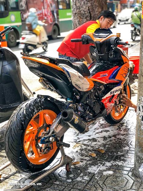 Pakai Livery Repsol Dan Kaki Kaki Gambot Kembaran Honda Supra GTR Ini