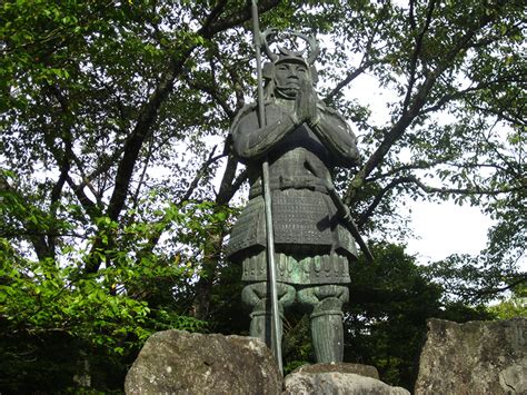 ガイドと巡る日本百名城「月山富田城跡」 しまね観光ナビ｜島根県公式観光情報サイト