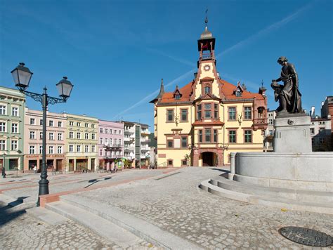 Ratusz w Nowej Rudzie z II poł XIX wieku Zabytki Turystyka