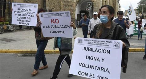 M Dicos Salen A Las Calles A Protestar Por La Jubilaci N Forzosa