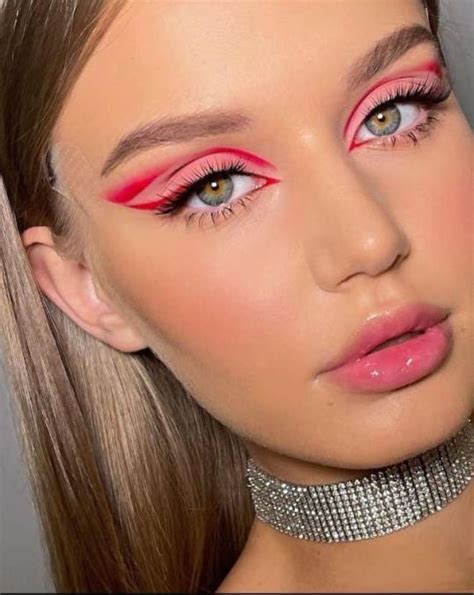 7 Fascinating Red Eye Makeup Looks That You Must Try Red Eye Makeup Fancy Makeup Creative Eye