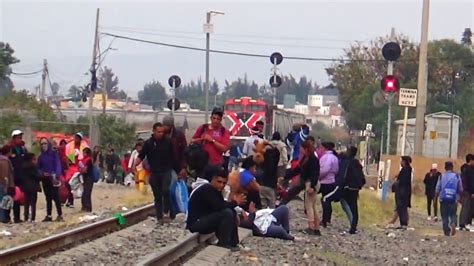 Impresionante Caravana Migrante Encuentro De Trenes En Irapuato