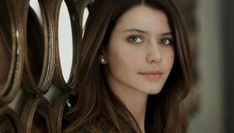 Beren Saat Kimdir Beren Saat Biyografisi Biyografi Biyografiler