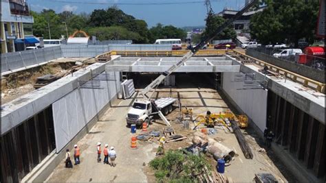 Reconstrucción Del Muro De La Avenida Las Carreras En Santiago Está