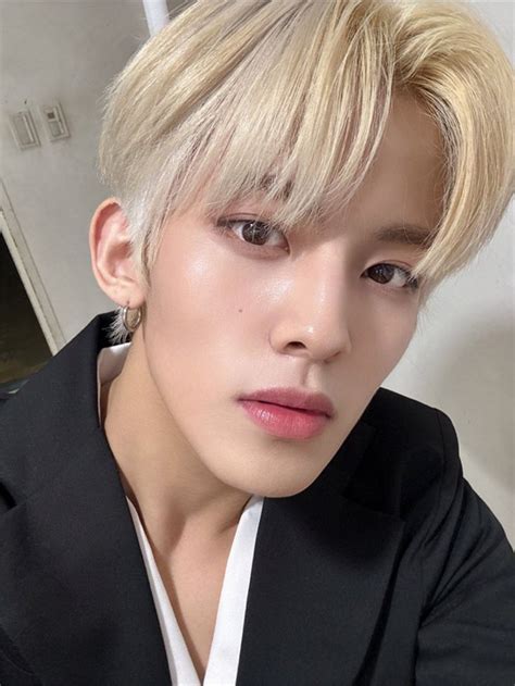 pin  hayley  tan tan photoshoot bangs