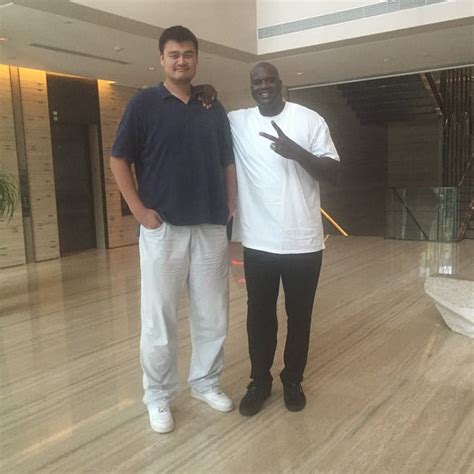 Shaquille O Neal With Chinese Basketball Player Yao Ming Gag