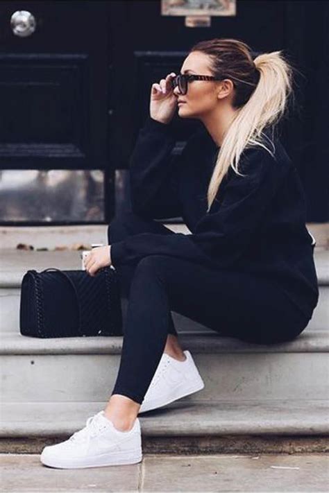 Estos Looks Con Zapatillas Blancas Sí Que Molan Sneaker Outfits Women