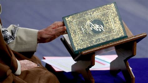 Photo: Leader attends ceremony of Quran recitation