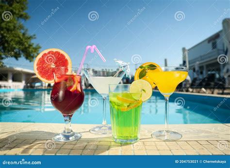 Tasty Refreshing Cocktails on Edge of Swimming Pool. Party Drinks Stock ...