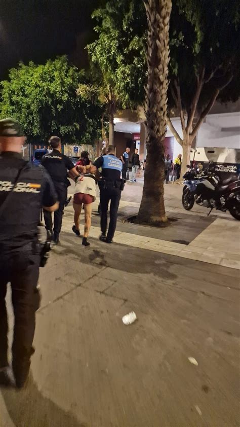 Detenido El Presunto Autor De La Agresión Con Arma Blanca En Una Plaza De La Laguna Tenerife