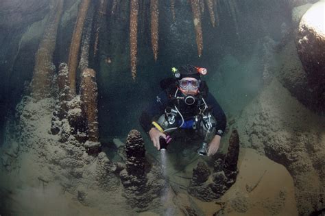 Bermuda Deep Water Caves Dives Of Discovery Background Cave