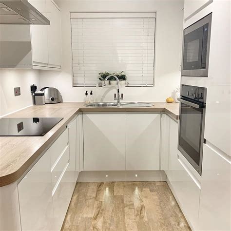 Clerkenwell Gloss White Kitchen White Gloss Kitchen Kitchen Layout Interior Kitchen Design Small