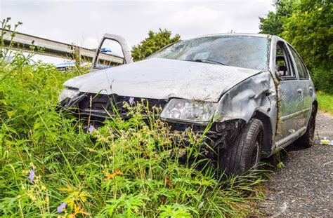 J Hriger Wird Aus Auto Geschleudert