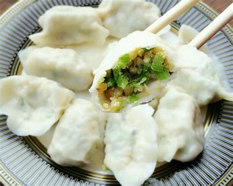 【芹菜木耳虾皮鸡蛋素饺子的做法步骤图】食肆巷子下厨房