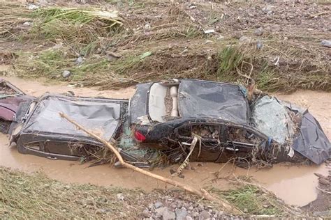 Total Ada 6 Mobil Yang Terseret Banjir Bandang Di Ngaliyan Semarang