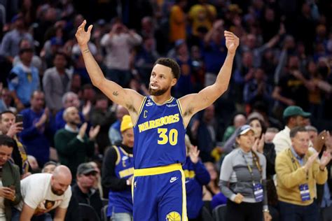 Steph Curry Has Big Night In Warriors Win