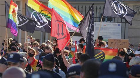 Przemoc wobec osób LGBT w Polsce Relacje pobitych osób