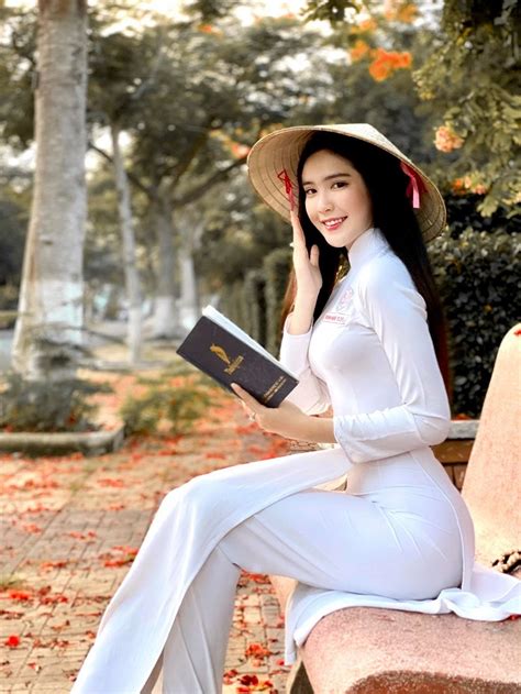 Hot girl được báo Trung Quốc khen ngợi đẹp dịu dàng mùa chia tay mái