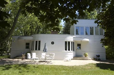 20 Best Airbnbs In Michigan (Cabins, VRBOs, & More) - Linda On The Run