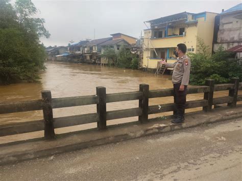 Inisensitas Curah Hujan Tinggi Debit Air Sungai Menyuke Mulai Naik