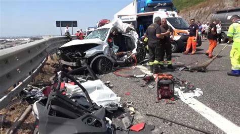 Incidente Sulla A Il Dolore Di Salerno Per La Morte Di Mario Valiante