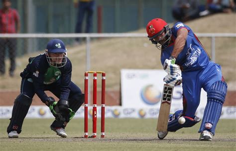 Gulbadin Naib comes down the pitch | ESPNcricinfo.com