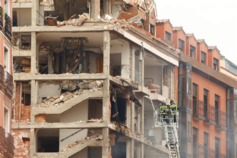 Una Fuerte Explosión Sacude El Centro De Madrid Con El Derrumbe De Un