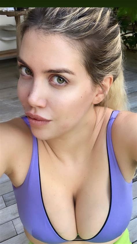 Wanda Nara derritió Instagram con explosivas fotos en bikini Los colores del verano son más