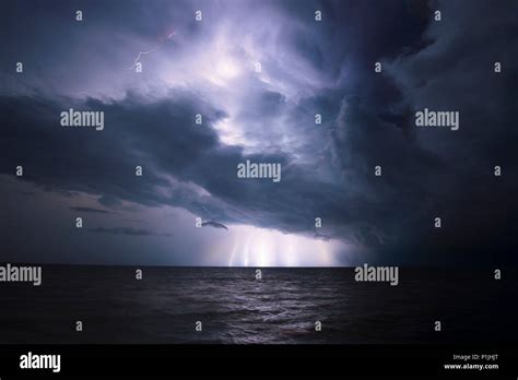 Lake maracaibo lightning hi-res stock photography and images - Alamy