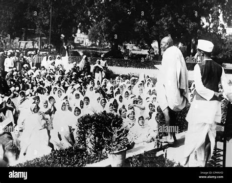 Mahatma gandhi portrait Black and White Stock Photos & Images - Alamy