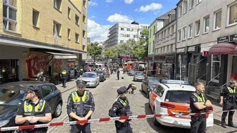 La Police Allemande Tire Sur Un Homme Armé Dune Hache Dans Une Ville