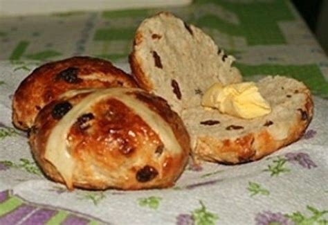 Angol mazsolás zsemle Hot Cross Bun Rezept