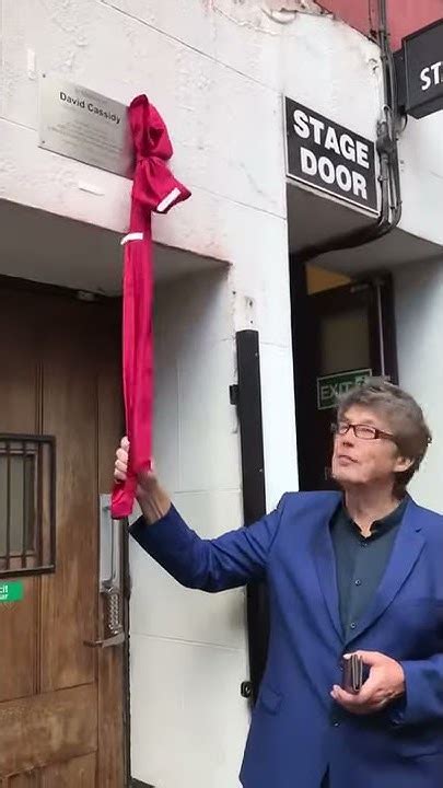 David Cassidy Gets His Plaque At The Phoenix Theatre London Unveiled By Mr Mike Read Youtube