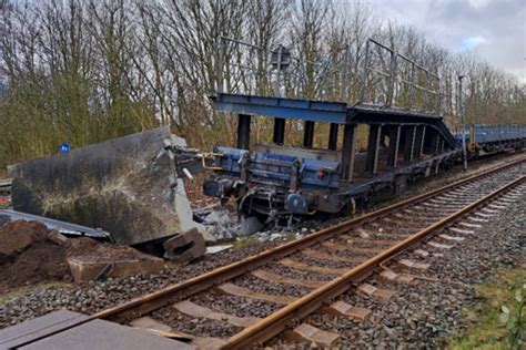 DE Niebüll Zug entgleist auf Rangierfahrt und kracht in