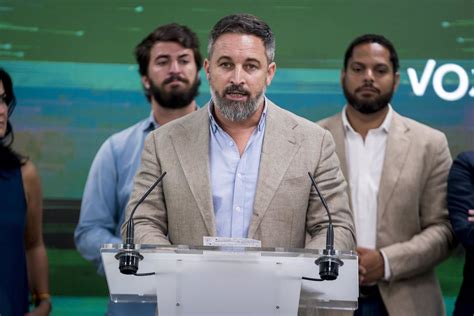 Abascal se reunirá este martes con Feijóo y antes escuchará a sus