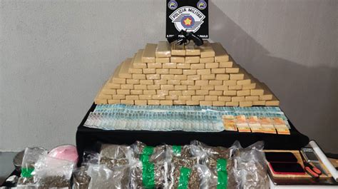 Dupla é Presa Por Tráfico De Drogas E Polícia Apreende Mais De 70kg De Maconha Em Assis Assiscity