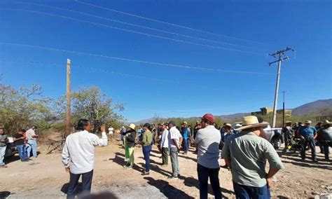 Habitantes De La Comunidad De Tuxpan Y Autoridades Desalojaron A Unas