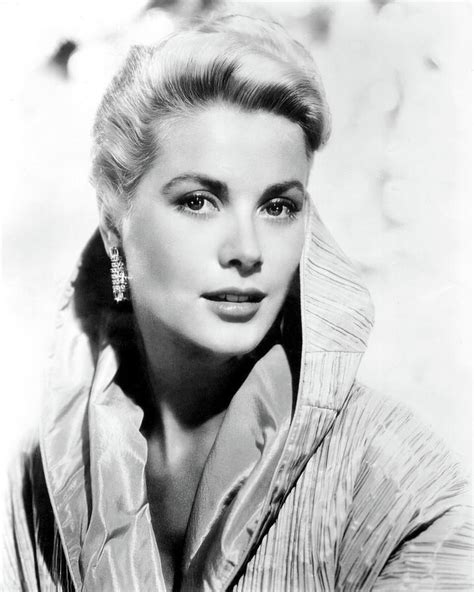 Grace Kelly Stunning Elegance In The Studio Photograph By Globe Photos