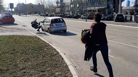 Uhapšen vozač automobila koji je udario demonstranta