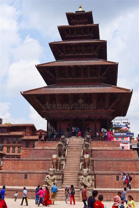 BHAKTAPUR NEPAL April 2015 View Of Town In Bhaktapur Durbar Square