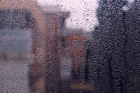 Gotas De Lluvia Sobre El Cristal De La Ventana Foto Premium