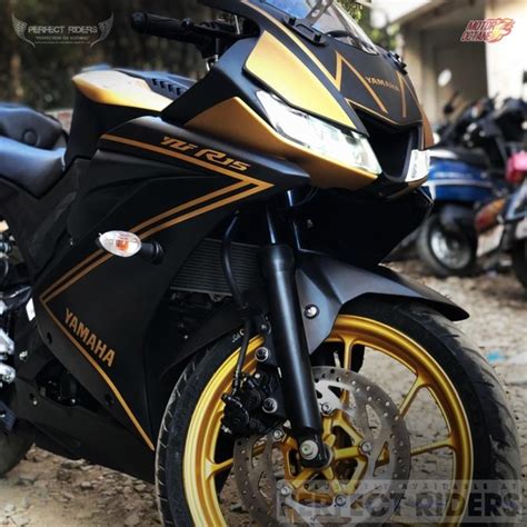 Yamaha R15 custom paint - Legal way of customization » MotorOctane