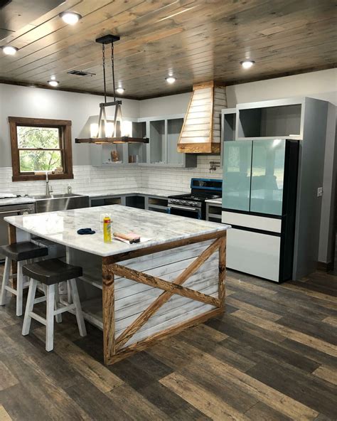 33 Fabulous Ideas For Farmhouse Two Tone Kitchen Cabinets