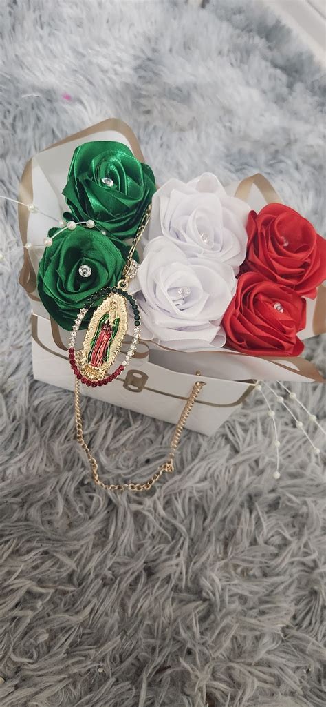 Purse Bouquet With Eternal Roses Bolsa Buchona With Virgin Pendantsan